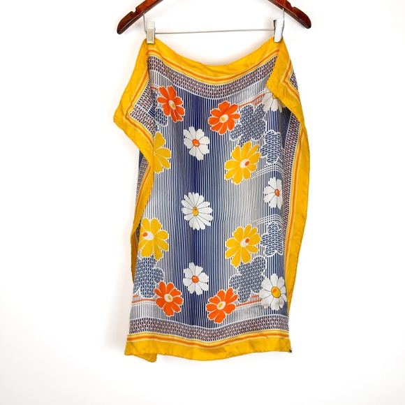Vintage Daisy Silk Scarf - Picture 2 of 10